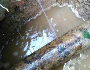 高台楼顶渗水维修公司分享下地暖漏水的原因及检测方法。